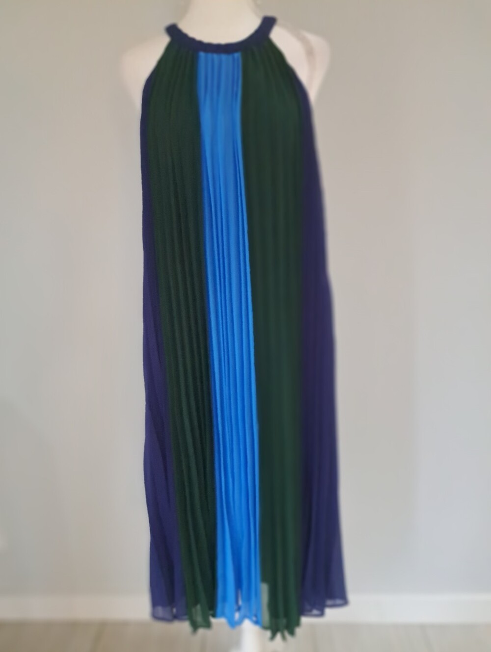 NWT White House Black Market Midnight Indigo Halter Top Sz M Pleated Colorblock